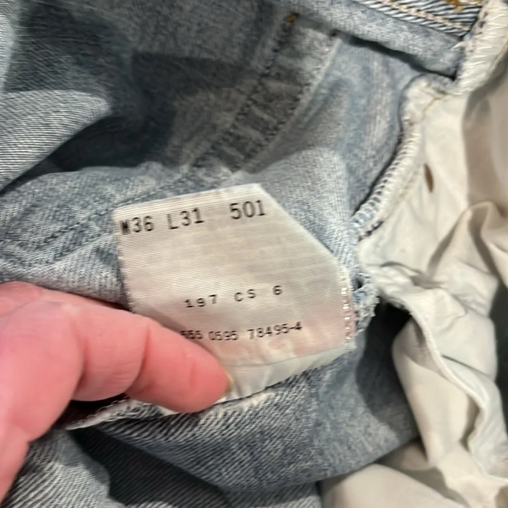 Men’s vintage 80s Levi’s button fly 501s 36 x 31